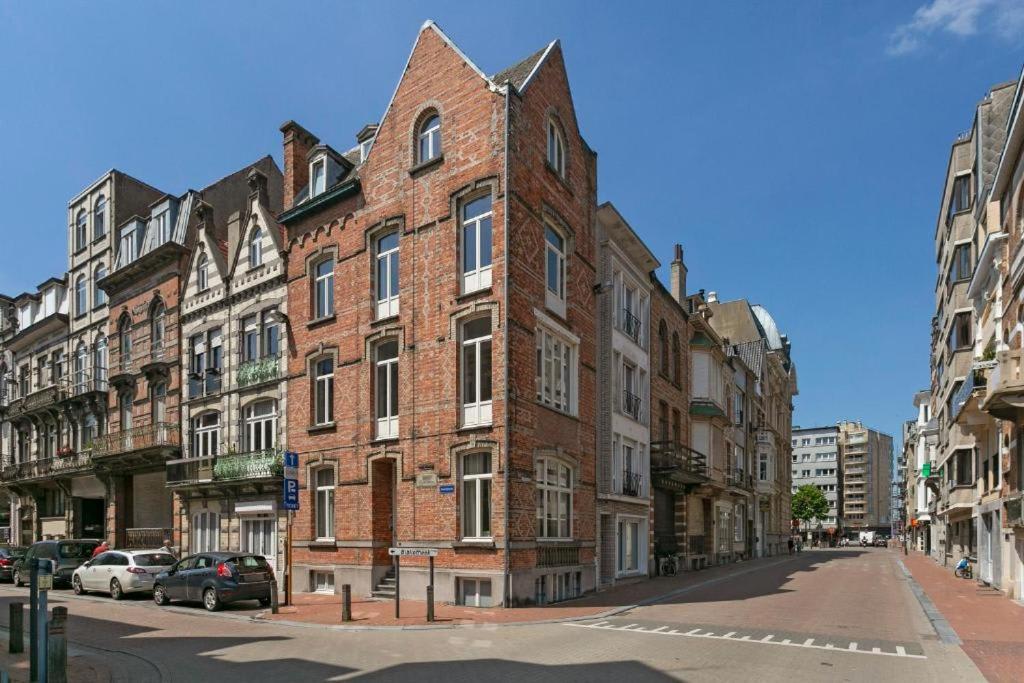 Villa Charlemagne – Imposing town house near the beach  blankenberge