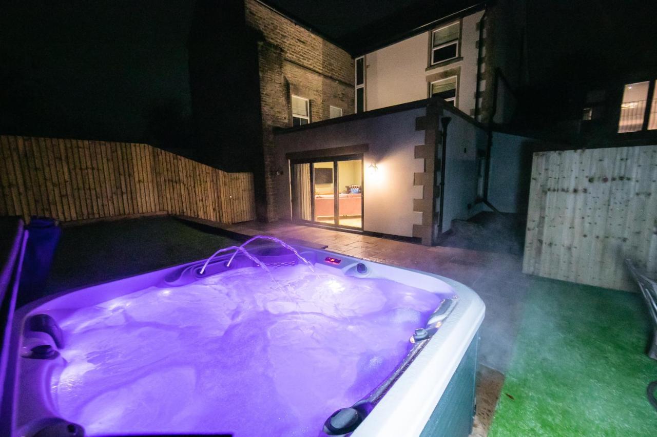 Foxlow Grange by Muse Escapes - 8 Luxury Apartments - 3 with Hot Tub - 3 with Brass Baths Engeland Photo 2