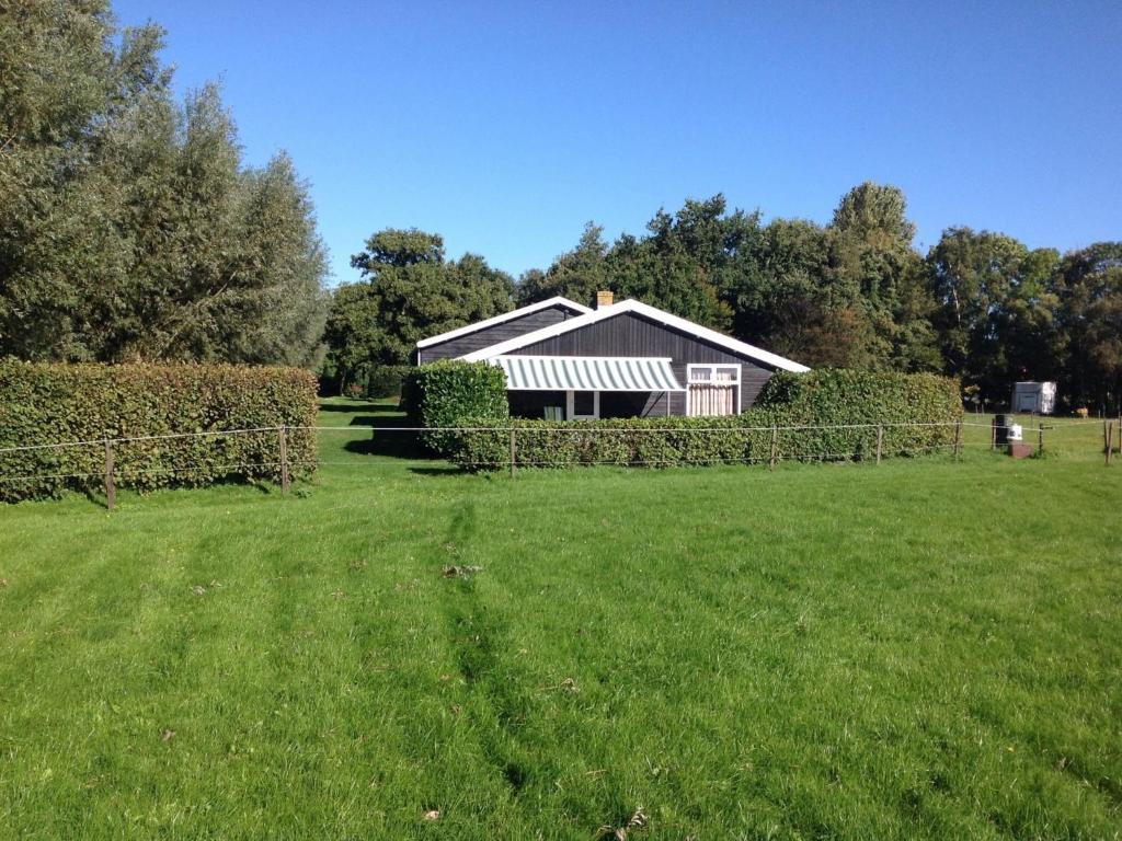 Peaceful Holiday Home near Centre in Burgh Haamstede Photo 2